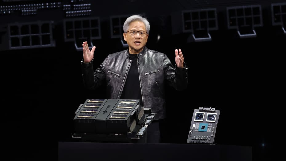 Nvidia 首席执行官黄仁勋宣布推出新的 AI 芯片:“我们需要更大的 GPU”